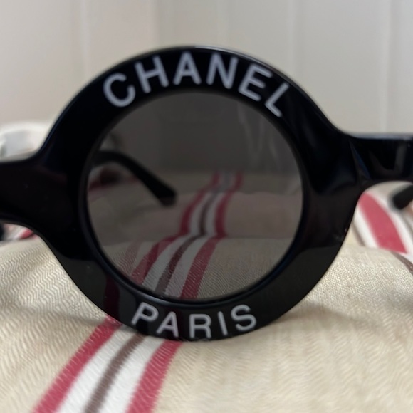 Chanel Paris Runway Round Sunglasses in Black Like New - Picture 15 of 16